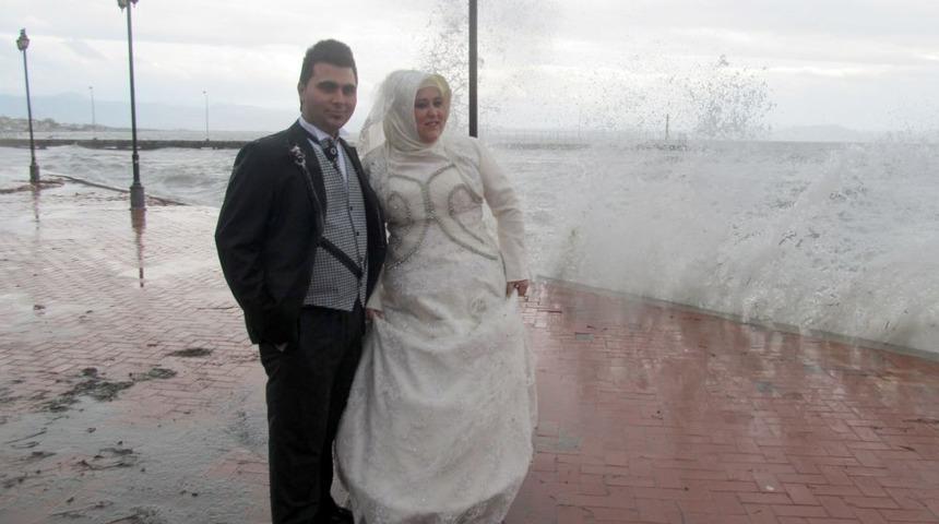 Lodos Fırtınası Edremit K&ouml;rfezi'ni Etkiledi