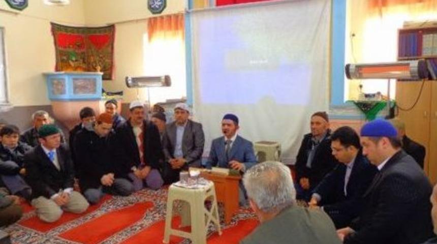 Kaymakam &Ouml;zcan C&uuml;mle Mevlidine &Ouml;d&uuml;l Verdi