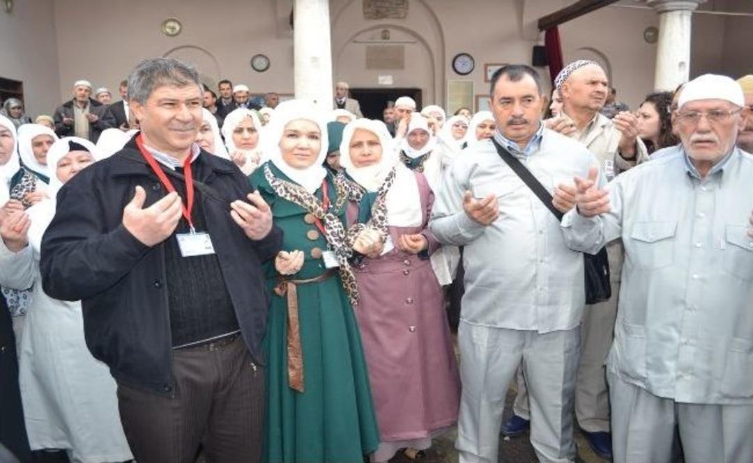 Kula'dan 100 Kişi Umreye Uğurlandı