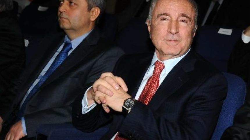 &Uuml;nal Aysal &ldquo;spor Y&ouml;netiminin Sorunları&rdquo; Konferansına Katıldı