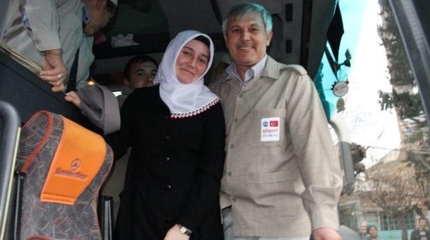 Akhisar&rsquo;da 58 Kişi Umre'ye Uğurlandı
