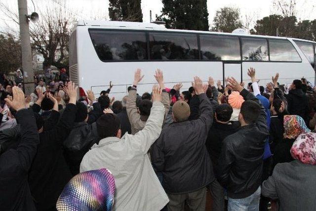 Akhisar’da 58 Kişi Umre'ye Uğurlandı