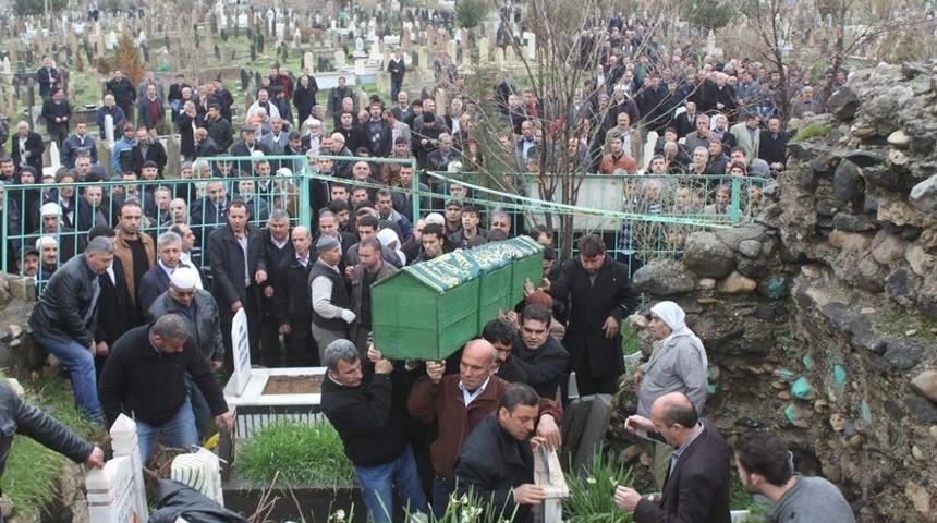 Cizreli Kanaat &Ouml;nderi Şeyh &Ouml;mer Zahid Toprağa Verildi