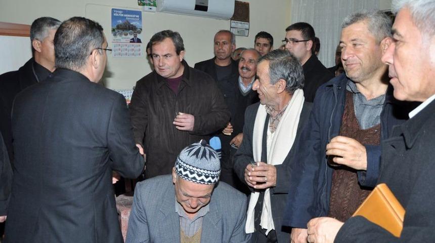 Başkan &Ccedil;elikcan, Vatandaşın Ayağına Giderek Sorunlarını Dinliyor