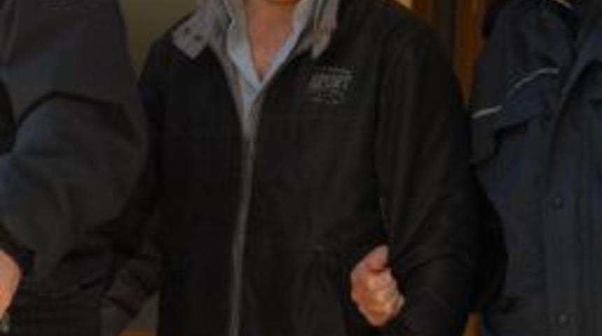 Cinayet Davasını İzlemeye Giderken &Uuml;zerinde Bı&ccedil;ak Ele Ge&ccedil;ti