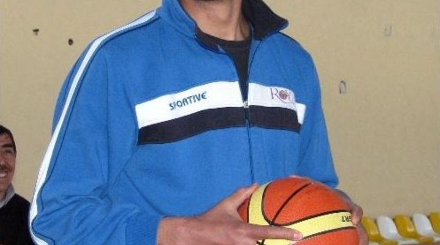 Basketbolcu Ahmet Kaplan&rsquo;dan 12 Dev Adam Basketbol Okuluna Ziyaret