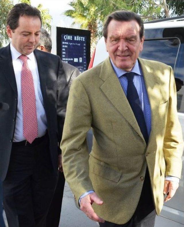 Eski Almanya Başbakanı Sch&ouml;rder Bodrum&rsquo;da 2