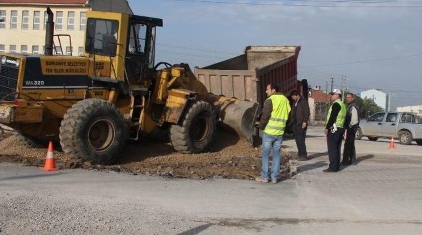 Burhaniye&rsquo;de Bozuk Yol Kalmayacak