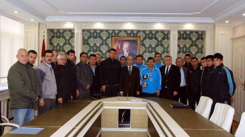 İşitme Engelli Sporculardan B&uuml;y&uuml;k Başarı
