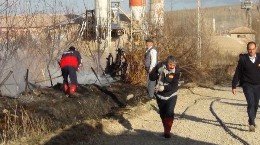 Yerk&ouml;y'de Ot Yangını Korkuttu