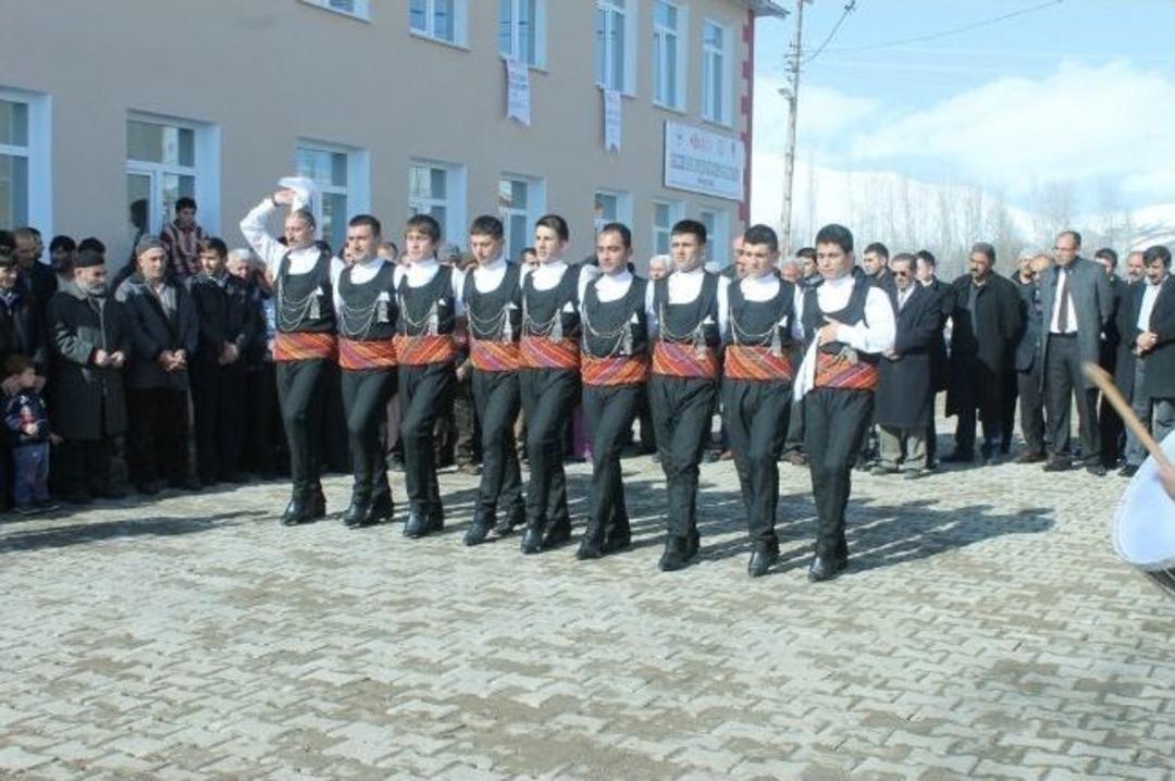 Konursu Gen&ccedil;lik Merkezi B&uuml;y&uuml;k Coşkuyla A&ccedil;ıldı