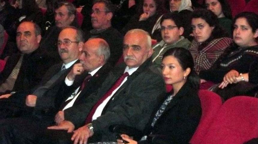 Nazilli&rsquo;de &Ouml;ğrenci Gelişimi Ve Problemleri Konferansı