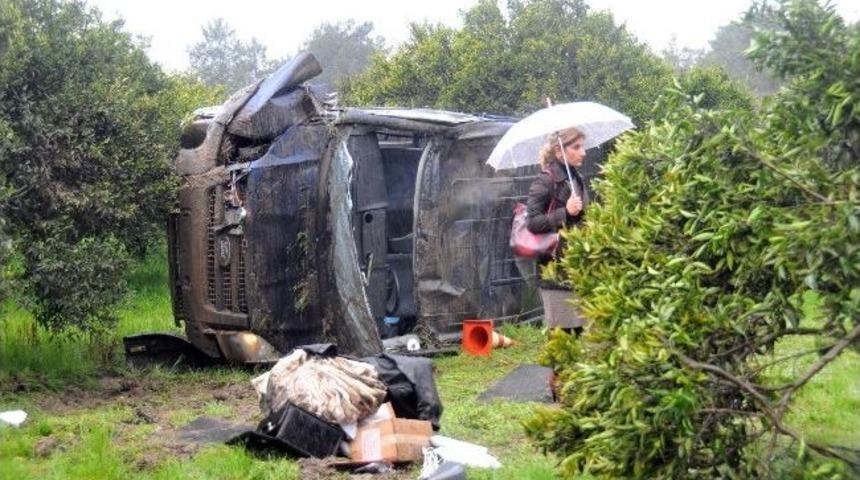 Banka Aracı Devrildi; 1&rsquo;i Hamile 3 Kişi Yaralandı