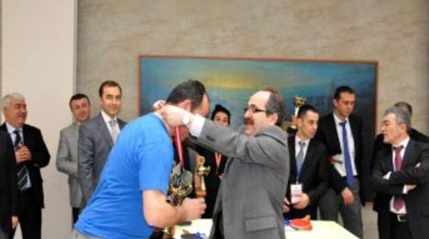 OM&Uuml; Peroneli Masa Tenisi Turnuvasıyla Stres Attı