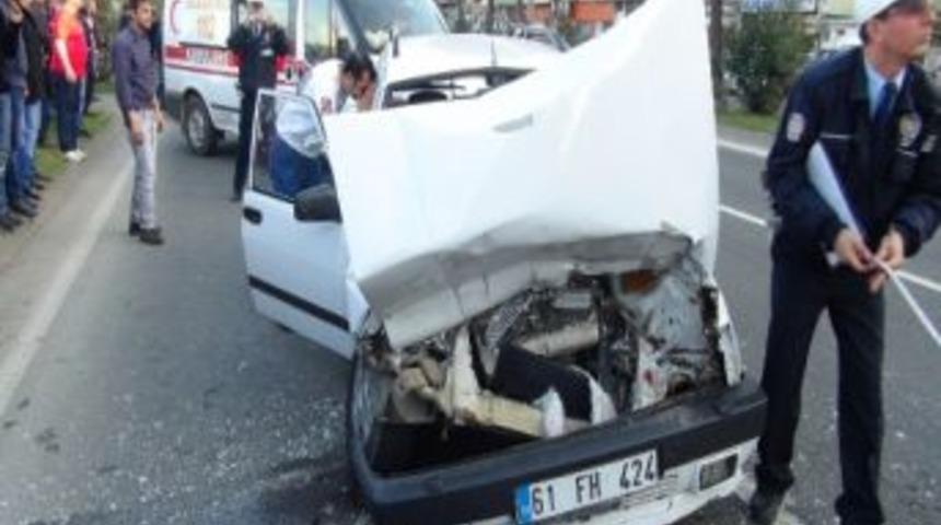 Otomobil Tır&rsquo;a &Ccedil;arptı: 4 Yaralı