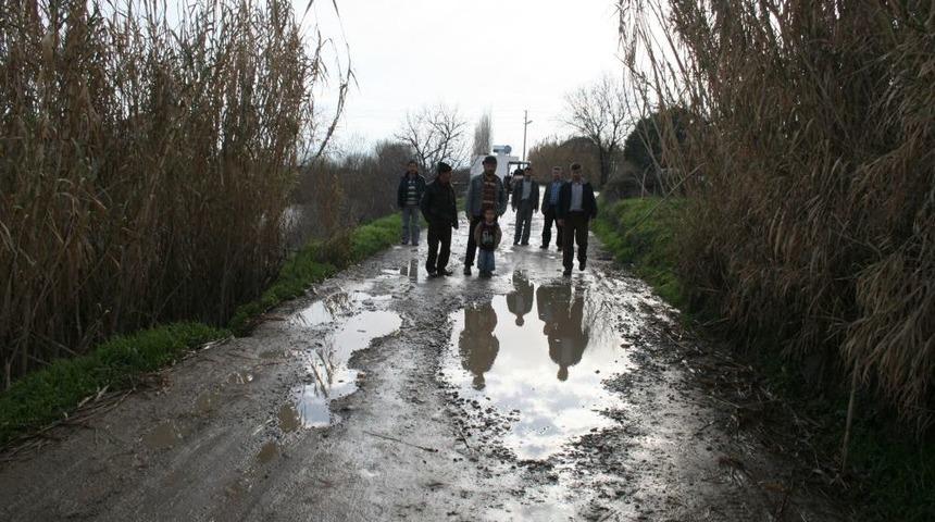 Bu Yola Asfalt En Son 13 Yıl &Ouml;nce Atılmış