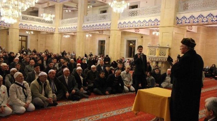 Kastamonu'da Umre Yolcuları Kutsal Topraklara Uğurlandı