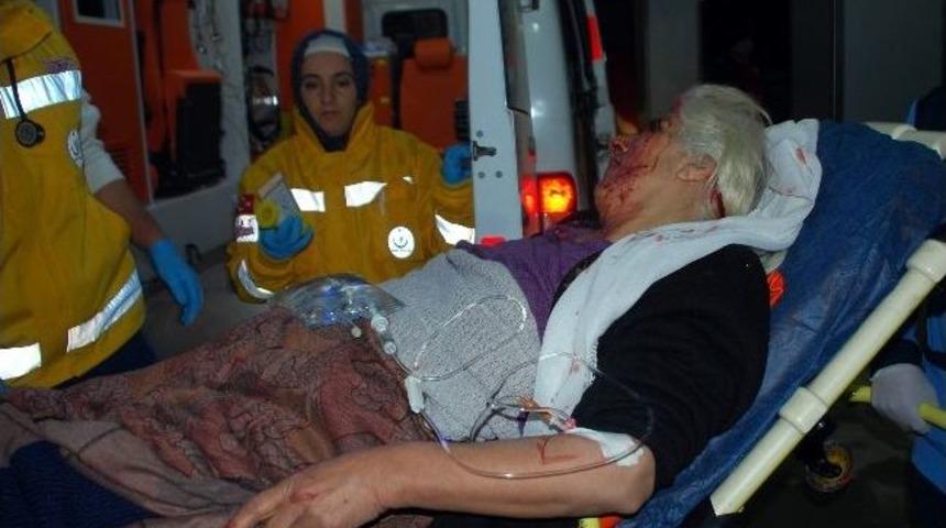 İki Otomobil &Ccedil;arpıştı: 6 Yaralı