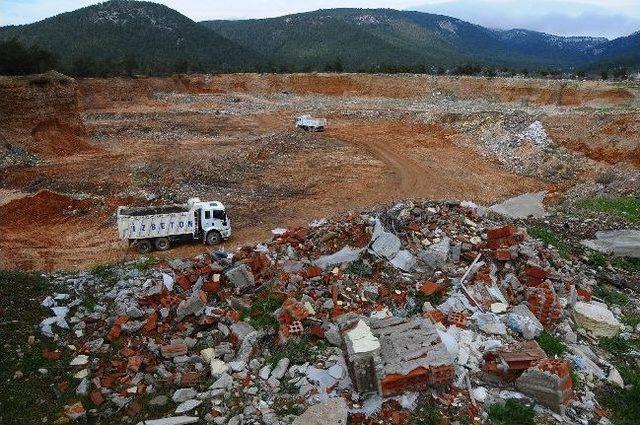 İzmir’de Temizlik Seferberliği Sürüyor