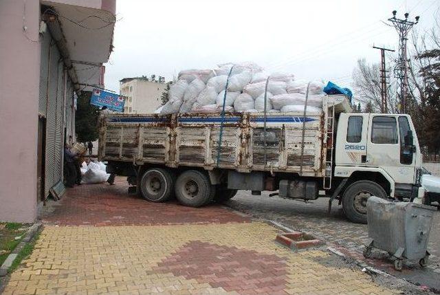 Kahta’dan Çadır Kente Bir Kamyon Yardım Malzemesi