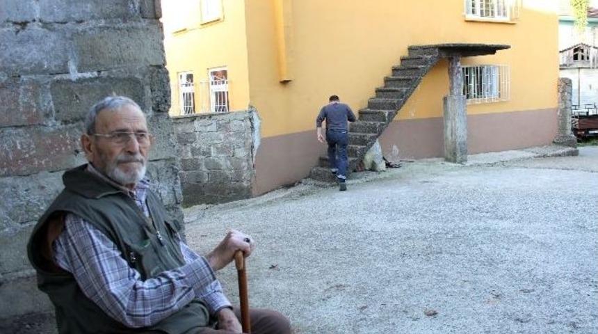 Bu Merdivene Hi&ccedil;bir Kapı A&ccedil;ılmıyor