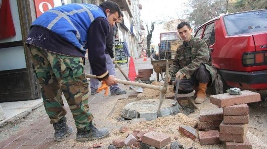 Kaldırım &Ccedil;alışmaları Devam Ediyor