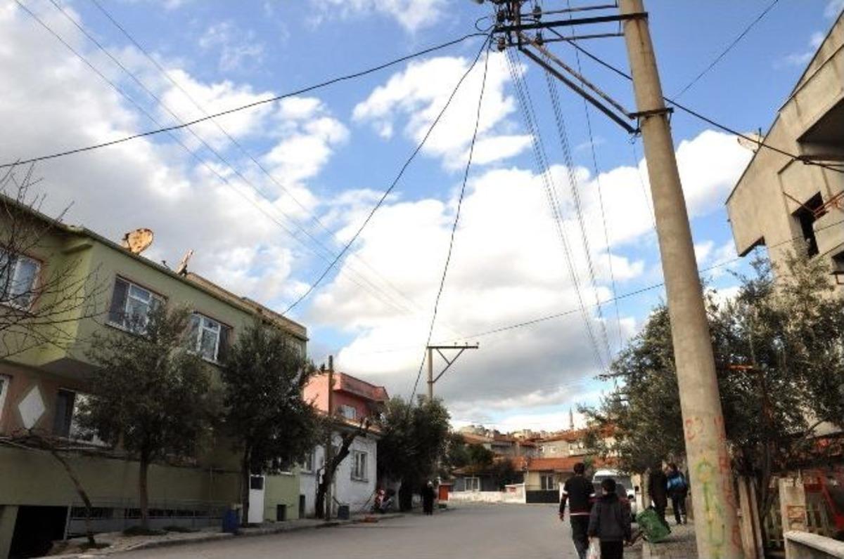 Uedaş G&ouml;revlileri Elektriğini Kesmek İstedikleri Kadının Hışmına Uğradı...(&ouml;zel Haber)