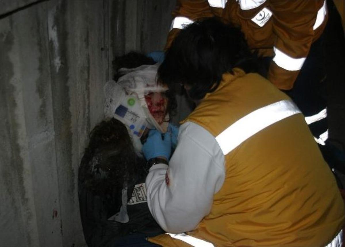 Yarış motoru demir korkuluklara saplandı