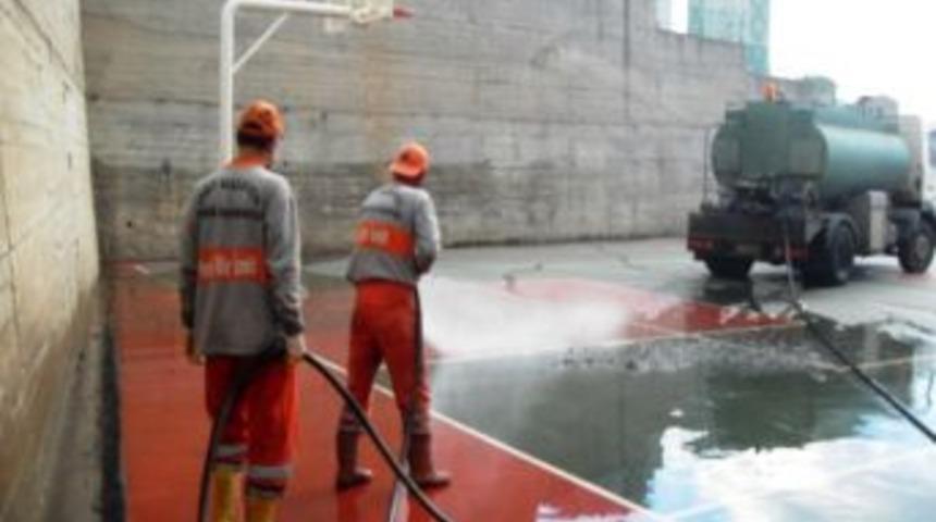 Okul Bah&ccedil;eleri Yıkanıyor