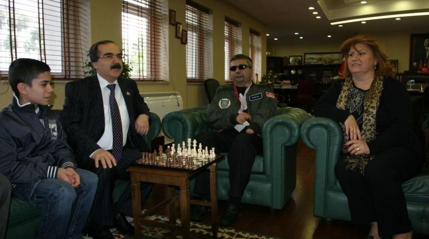 Ter&ouml;rde G&ouml;zlerini Kaybeden Gazi, Satran&ccedil;ta T&uuml;rkiye Şampiyonu Oldu