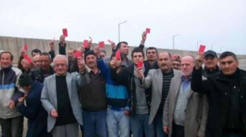 Tirebolulu Balık&ccedil;ılar Liman İ&ccedil;in Kırmızı Kart G&ouml;sterdi