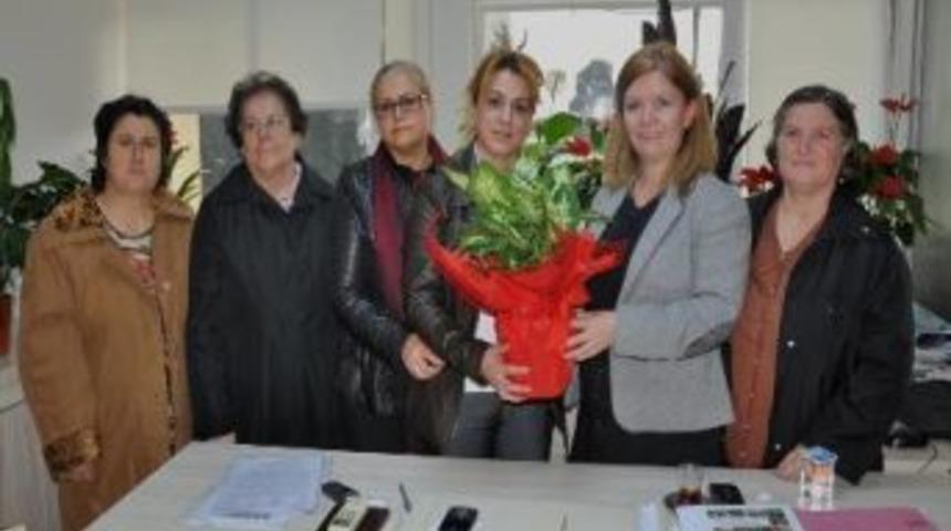 Chp&rsquo;li Kadınlardan Başkan Yardımcısına Hayırlı Olsun Ziyareti