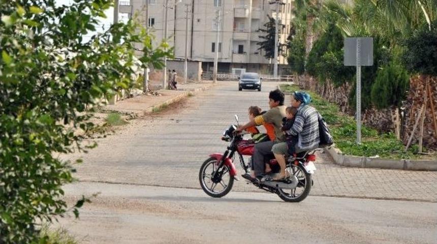 5 Kişinin Motosikletle Tehlikeli Yolculuğu