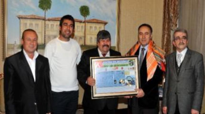 Y&ouml;r&uuml;k T&uuml;rkmen Derneği Y&ouml;neticileri, Vali Altıparmak&rsquo;tan Destek İstedi