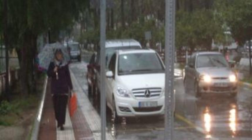 Kuşadası'nda Şiddetli Kış Etkili Oluyor