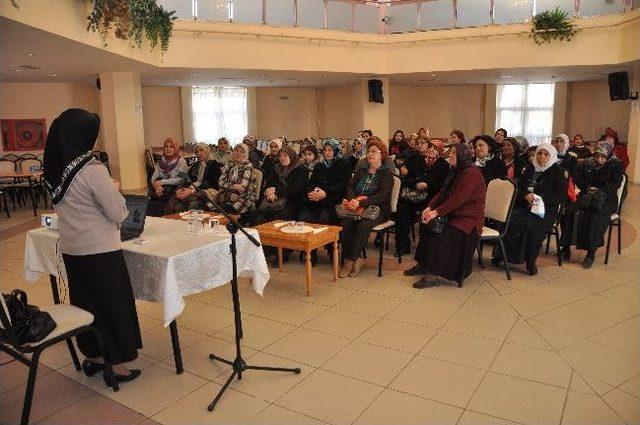 Gölbaşı’da Kadınlara Yönelik Seminerler İlgi Görüyor