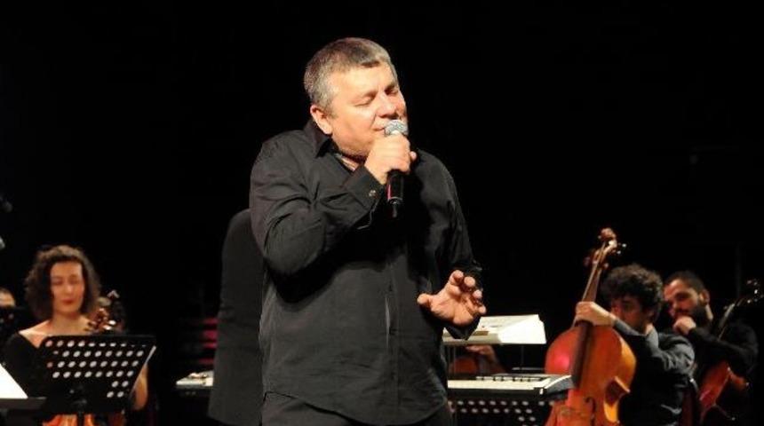 Akm&rsquo;de Cem Karaca &lsquo;yı Anma Gecesi D&uuml;zenlendi