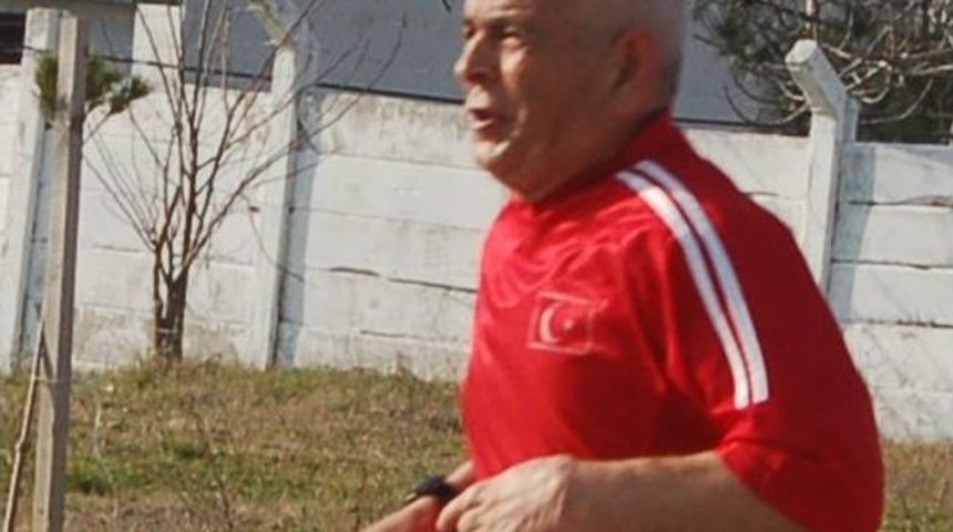 73 Yaşında 35 Kilometre Koşuyor