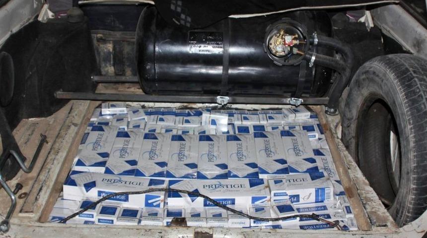 Otomobil Farında Sigara Ka&ccedil;ak&ccedil;ılığına Polis Engeli