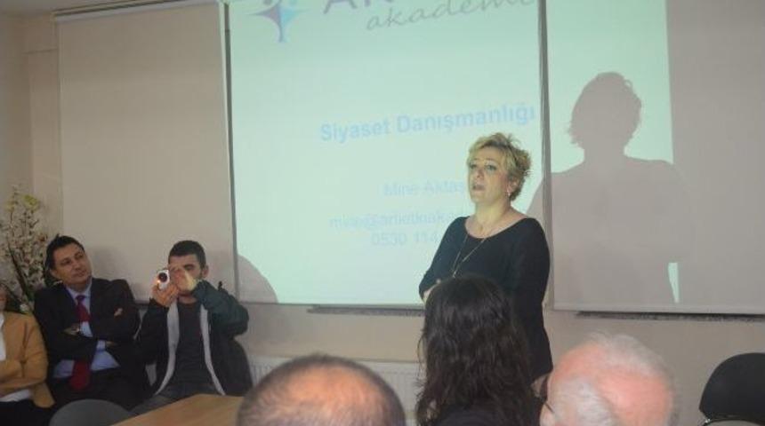 Siyaset&ccedil;ilere Beden Dili Ve İletişim Eğitimi