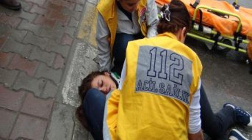 Şemsiye ve atkıyla insanlık dersi