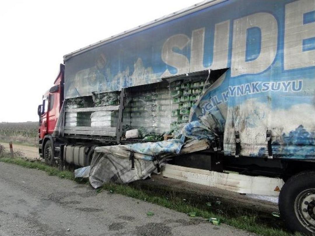 Salihli&rsquo;de Trafik Kazası, 3 Yaralı