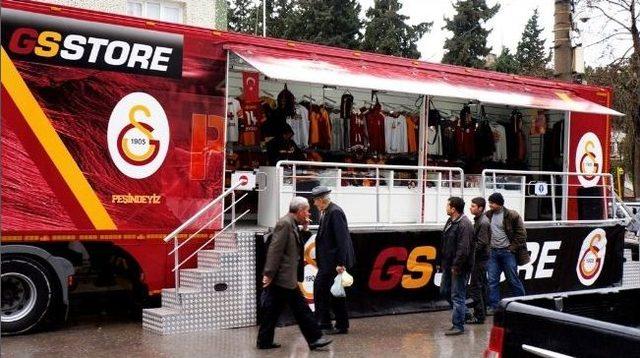 Galatasaray Store Tır&rsquo;ı Sarıg&ouml;l de Taraftarla Buluştu 1