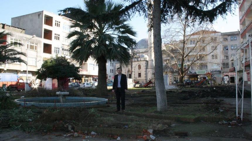 &Ccedil;arşıbaşı&rsquo;nda Park, Kent Meydanı Şekline D&ouml;n&uuml;şt&uuml;r&uuml;l&uuml;yor