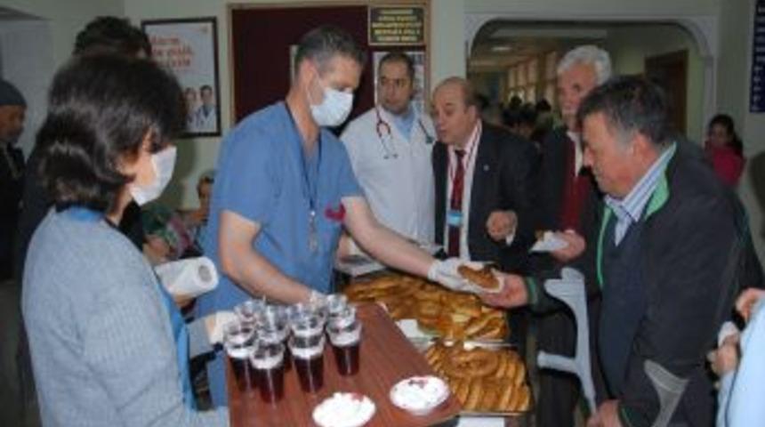 Sındırgı Devlet Hastanesi'nde Simit, Peynir Ve &Ccedil;ay Ikramı Var