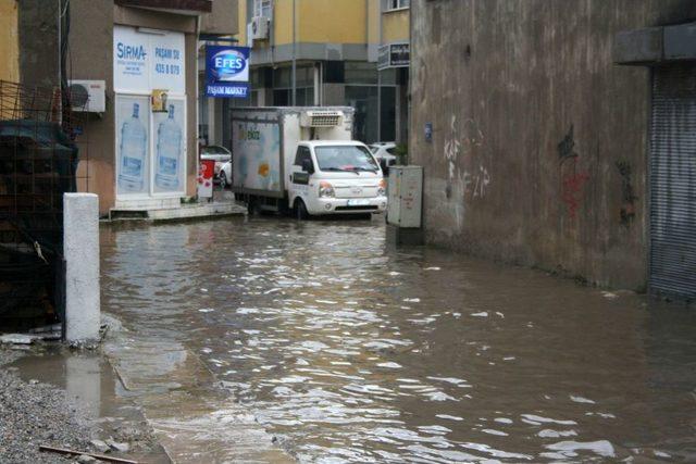 Sağanak Yağmur İzmir i Venedik e &Ccedil;evirdi 1