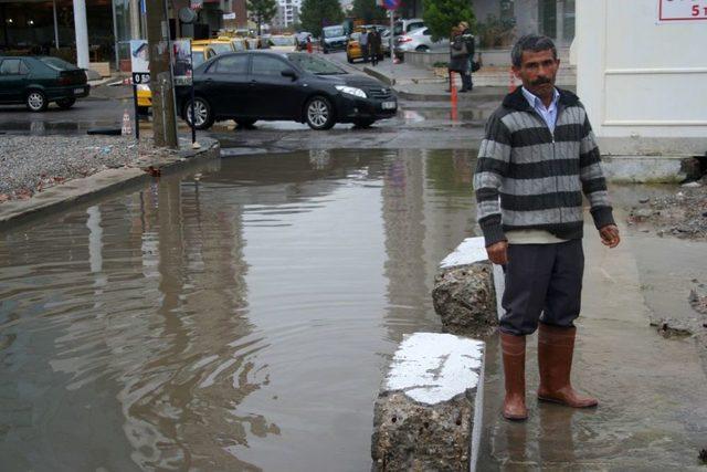 Sağanak Yağmur İzmir i Venedik e &Ccedil;evirdi 2