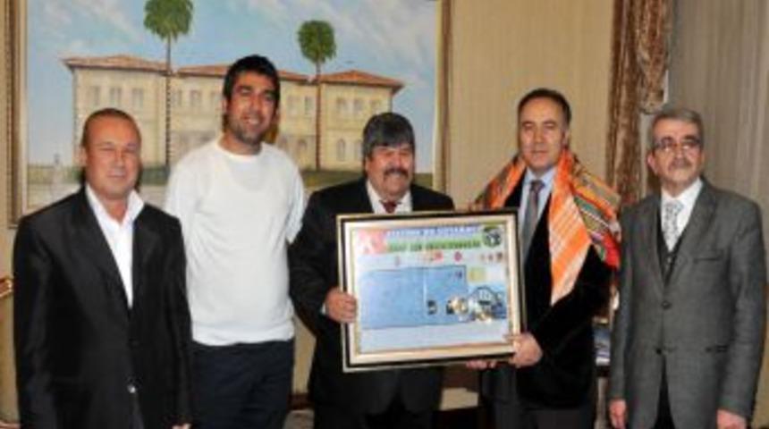 Vali Altıparmak'tan Y&ouml;r&uuml;k K&uuml;lt&uuml;r&uuml;n&uuml; Tanıtacak Projeye Destek