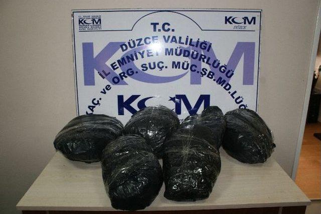 Düzce'de 15 Kilo Esrar Ele Geçirildi