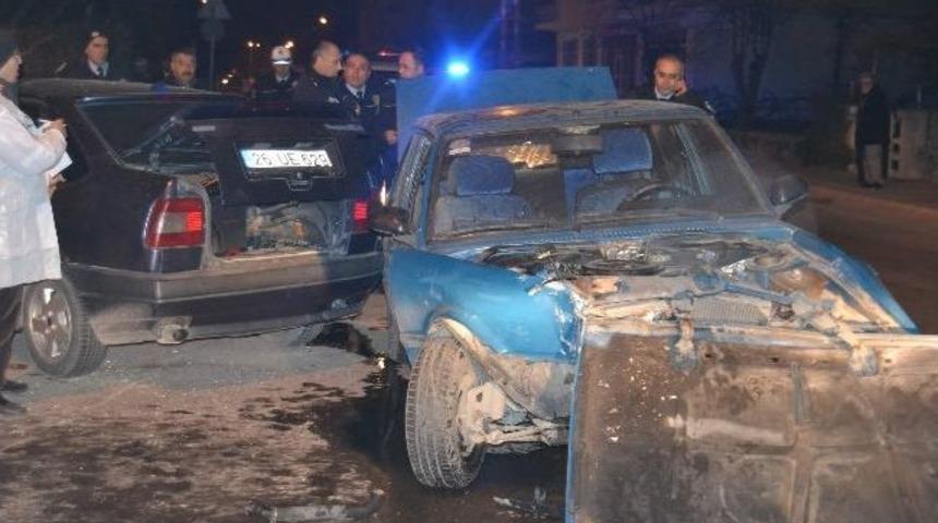 Kayseri&rsquo;de 2 Otomobil Kafa Kafaya &Ccedil;arpıştı: 5 Yaralı